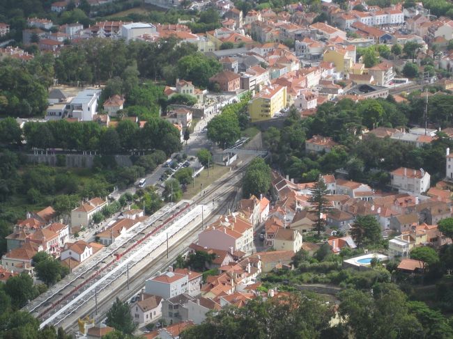 城跡からシントラ駅方向を望む<br /><br />8年後4人の少年達は帰国します。その運命はあまりにも悲劇的です。<br />