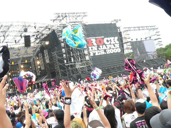 朝一は矢沢永吉<br /><br />タオルが飛んでますー。