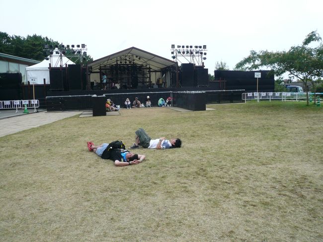 到着<br /><br />まだ人もまばら…。