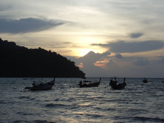 太陽が沈んでいきます。