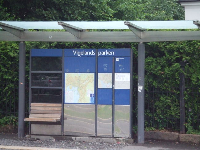 トラム　Vigelandsparken 下車。　すぐです。　