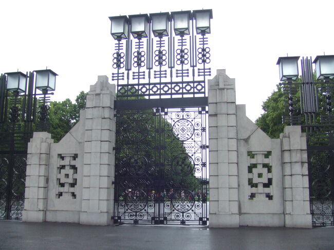 ヴィーゲラン公園入口