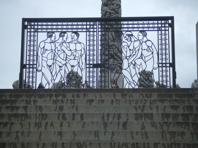 門も凝った作りです