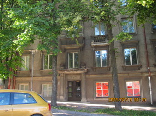 紹介された宿はオールドタウン・ツーリストインフォメーションの並び。<br />絶好のロケーションだが、中に入ると二段ベットが4つ並んでいるw<br />客は、お前ひとりだから好きなの使えと言う。<br />そうさせてらうw