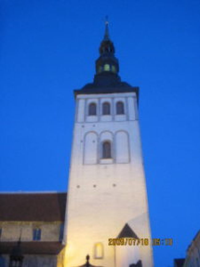 今夜は冷え込む。<br />半袖でうろうろしてるのは俺くらいで、みーんな毛糸のカーデェガンとかきている。<br /><br />さぁ寝よ寝よ。