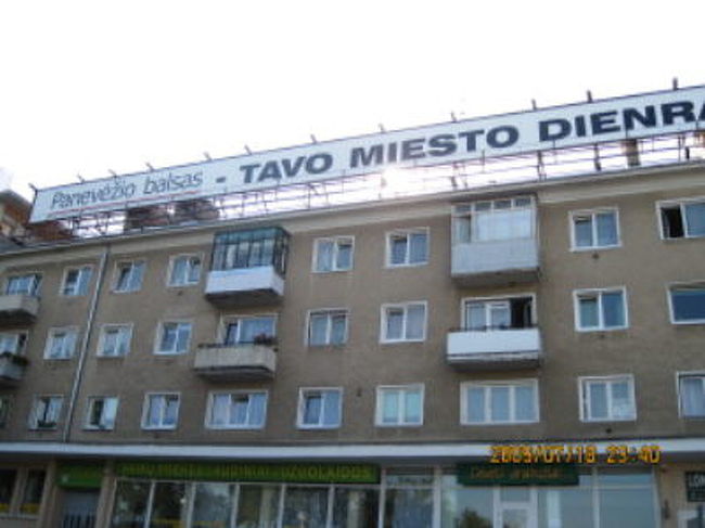 リトアニアの途中休憩所。<br />ここはバールに超美人がいたっけ。<br />覗きに行くと、「本日休業」。