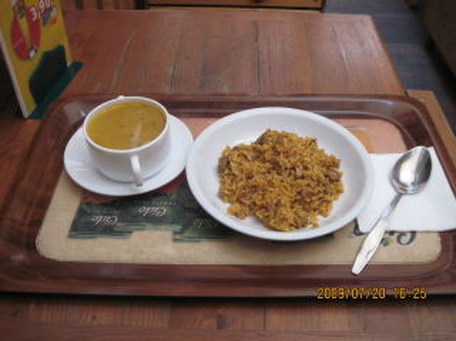 7月20日　月曜日<br /><br />バスターミナルの軽食屋で朝飯