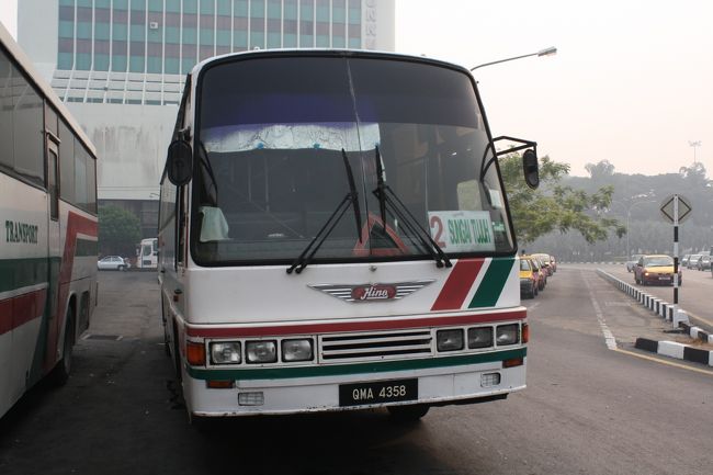 これがそのバスです。このバスは国境まで。