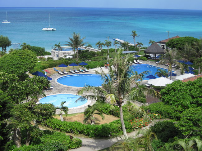 ホテルのプールです。