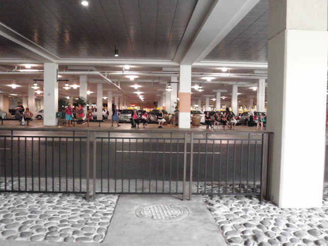 アラモアナショッピングセンターからホテルへ