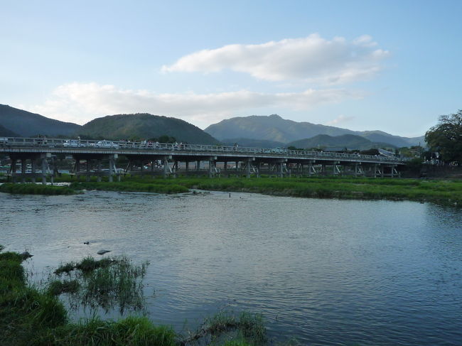 渡月橋<br /><br />夕暮れ時は、少しひんやり。
