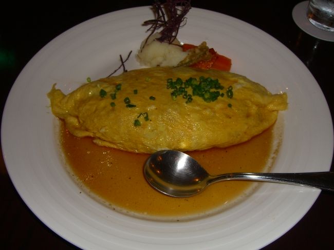 ビアファスで私が食べたのは、宮古牛のオムライス。ニンニクが効いてて、それはそれでσﾟдﾟ)ﾎﾞｰﾉ!