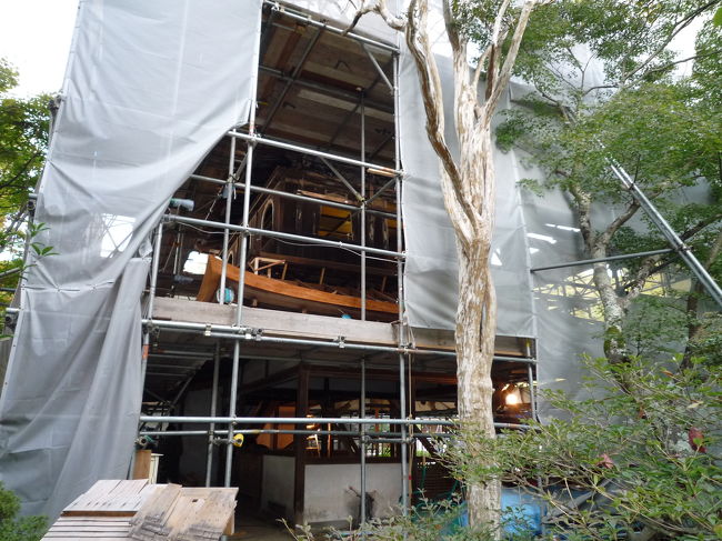 しかーーーーし！！！<br /><br />100年に一度(？)の大修理中<br />ほんとに凹んだ。<br /><br />でも逆に、そんな機会に訪れたという偶然。<br /><br />入口のおっちゃんに、修復が終わったら、今度は彼と見にきなさいって言われたｗｗｗ