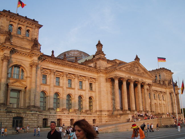 国会議事堂<br /><br />結構簡単に登らせてもらえるもんで･･･<br /><br />もうお財布なかったんでタダでした。