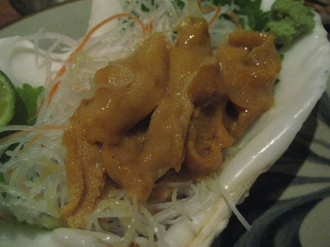 暑い沖縄でもウニが食べれるとは思いませんでしたが、<br />東北とは違い、身がゆるく、口の中で溶ける感じ。濃厚ではなく、あっさりなので、ウニがダメな人でも大丈夫かも？！