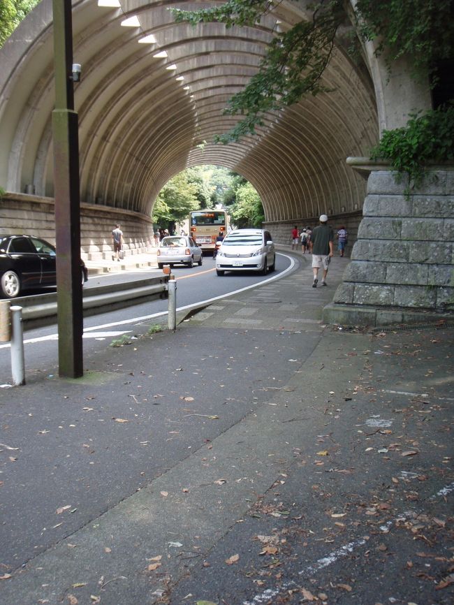 鶴が丘の八幡様から建長寺へのキツイ登り。<br />これまでの疲労が、ボディブローのように足に来る。<br /><br />写真は、これで終わり。<br />うわぁ〜・・なんか中途半端・・。<br />最後の難所の写真、載っけておいたほうが良かったかな。<br />って言っても、マンションの5階まで自転車担ぎ上げるとこなんだけど・・。<br /><br />ところで・・。<br />体脂肪ほんとに減ってるのかよ？？<br />甘いもんもいっぱい食っちゃってるし・・。<br /><br />でもうちに帰って体重計に乗ったら2ｋｇ減ってた。<br />よしとしておこう・・。<br />