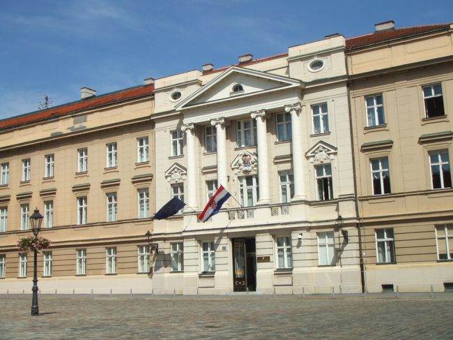 こちらの建物はお役所？