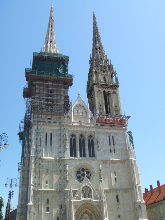 聖母被昇天大聖堂。<br />工事中でした。