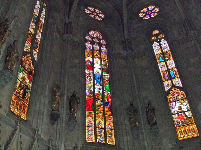 素晴らしいステンドグラス。