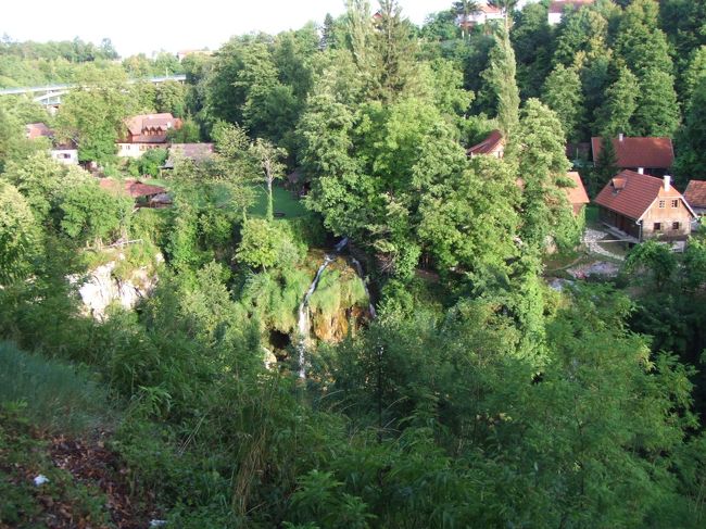 もうすぐプリトビッチェ。<br />ドライバーさんが、おとぎ話に出てきそうな村を見せてくれました。