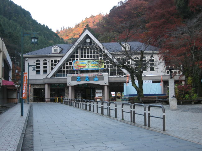 ケーブルカーもまだ動いていません〜<br />歩いて山頂を目指します。<br /><br />今日はこの後、勝沼ぶどう郷にも行きます★<br />急がなくては！！