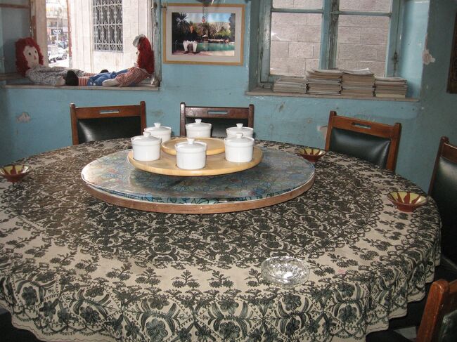 ここには道で取り憑かれた『勝手にガイド』が連れてきてくれました。<br />それは良かったのですが、不気味だし執拗だしで往生しました。<br />このおっさん、顔見知りらしき人々に声をかけるのですが、軒並み塩対応が返ってきていました。<br />露天商のおばあさんからは「ソイツは駄目だ」と渋面で首を振られました。