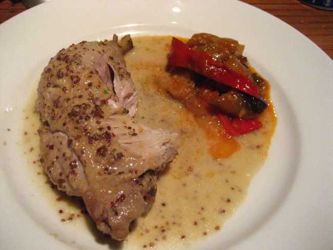 メインはチキンのマスタード煮込みとカポナータ。<br />チキンがやわらかくて、ホロホロです。<br />