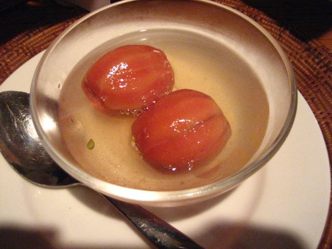 デザートはグアバのコンポートでした。<br />種を噛むとガリガリと音がします。