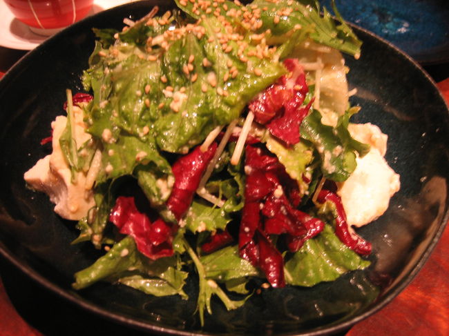 サラダも注文。<br /><br />こちらの店員さんに「野菜の飴」のお店を尋ねてみたのですが、どなたも知らないそう。。。<br />あまり有名じゃないのかな。