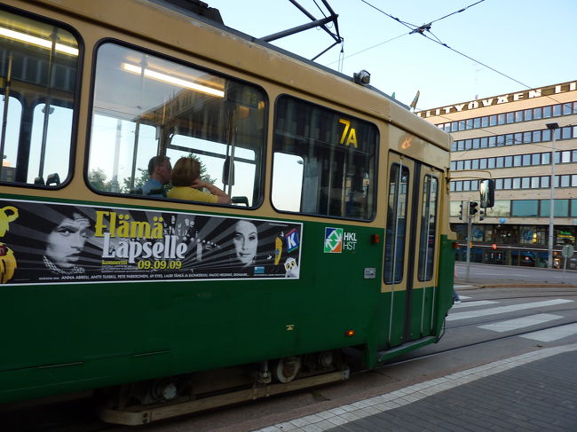 行きはものすごい遠回りの線に乗ってしまいましたが、実際はホテルから中央駅までは停留所3つ分しかありませんでした。<br /><br />「今度は、間違えないようにしようね！」<br />とｆさんと言っておりましたが、3T、3Bの順路が良く飲み込めておらず、また逆方向に乗ってしまい、1つ前の停留所まで戻りました。<br /><br />＜3T、3Bは観光向け！＞<br />と、よくオススメされていますが、その八の時環状線具合に、私たちはすっかり惑わされてしまいました。<br /><br />そして、ｆさんは言いました。<br />「３は、キライです！！！！！」