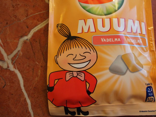 これぞフィンランド！<br />ムーミンのキシリトールガムです。<br /><br />満面の笑顔のミー。<br />まるでとっても良い人です。<br /><br />「こんなのミーじゃないやい！」<br />と言う訳でお土産用に購入しました。