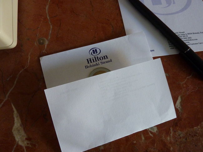 部屋にチップを残し、さぁ　チェックアウトです。