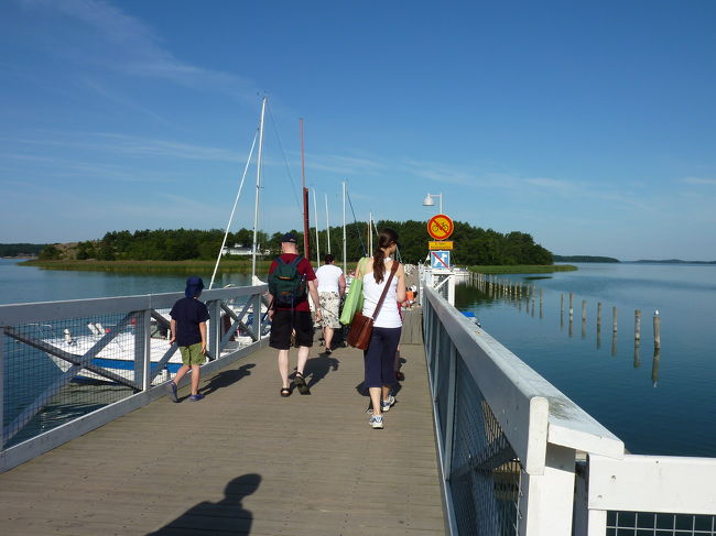 その先の小島をめざします。