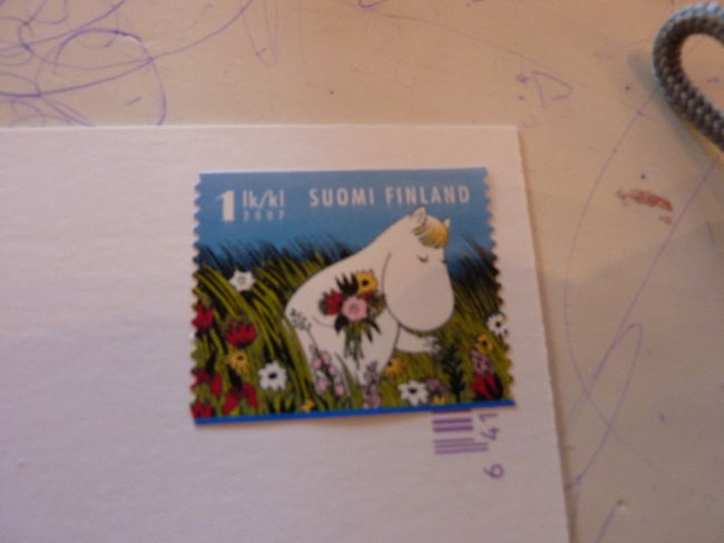 切手も、この通り。<br /><br />日本までは、ハガキ1枚1.5ユーロで送ることができました。<br /><br />ちなみに、日本人率の高いムーミンワールドでは、日本語でのハガキの書き方の説明もありました。