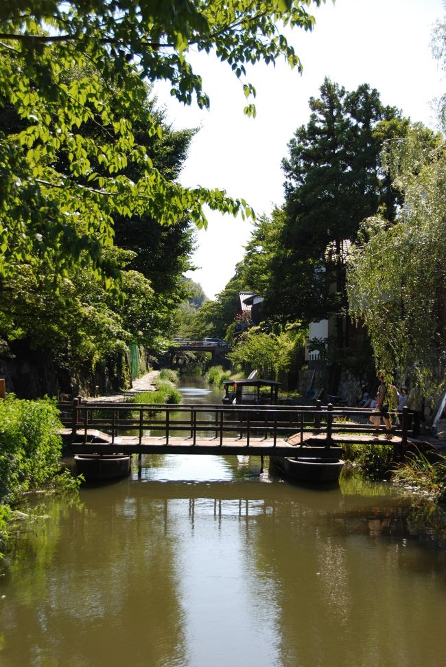 八幡堀。<br /><br /><br />ここは、時刻と角度によって、こんなにも景色が変わって見えるのですね。＾＾<br /><br />