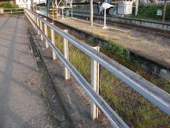 信越本線松井田駅



駅前広場の安全柵。

トロッコ用レールが使用されている。