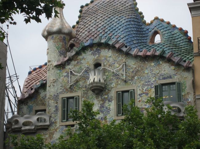 カサミラへの途中、カサバトリョが。<br /><br />カサミラよりカサバトリョの色合いの方が好きかも。<br />可愛い。