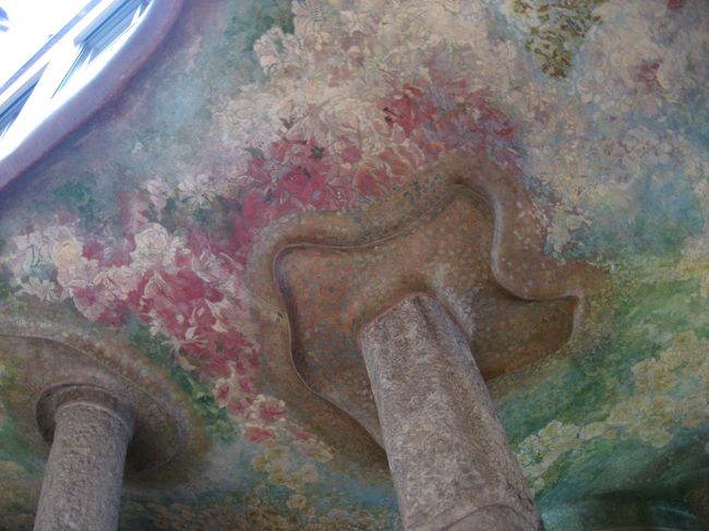 なんなんでしょうか。<br />この素敵な色合いは。<br /><br />ガウディ好きっ。