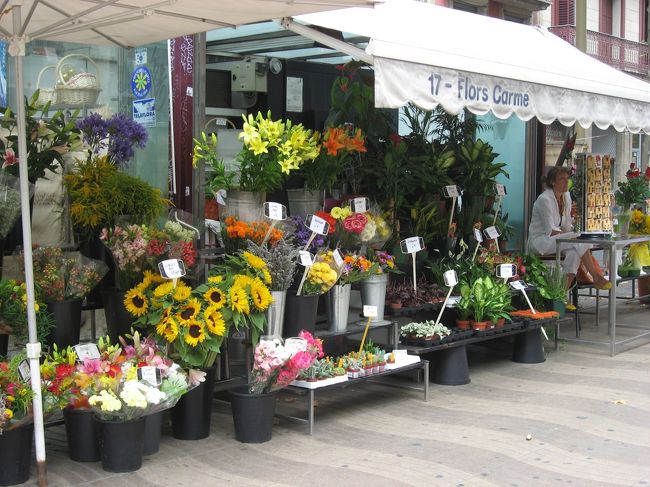 ランブラス通りには花屋さんもたくさんありました。