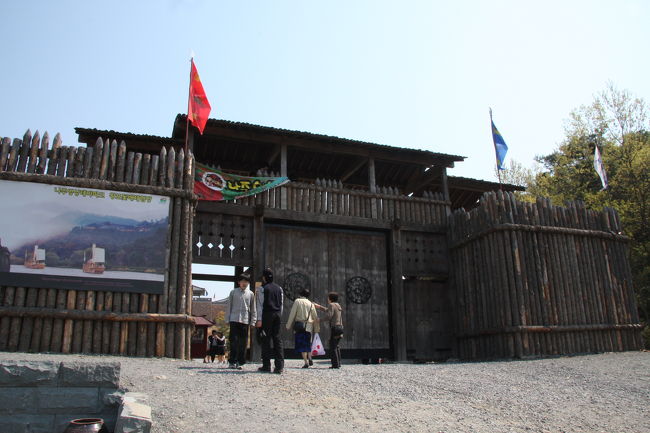 三韓志テーマパーク入り口です。<br /><br />テソが国境警備隊長として赴任というか左遷させられたところですね。<br /><br />入場料は一人3.000ウォン