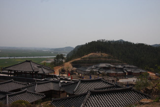 見晴台から。<br /><br />そんなに広さはないんです。