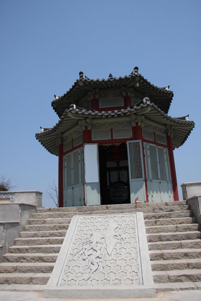 ヨミウルの宮殿。<br /><br />横にヨミウル占いの館があったけど、誰もいませんでした・・・