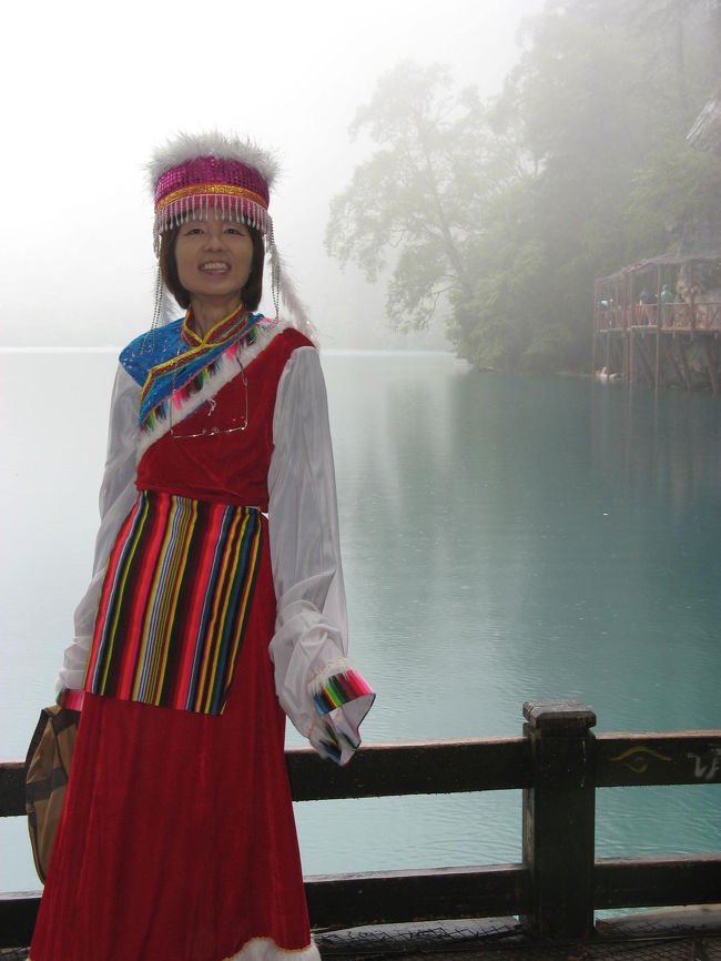 10元で、チベット民族衣装を貸してくれました。