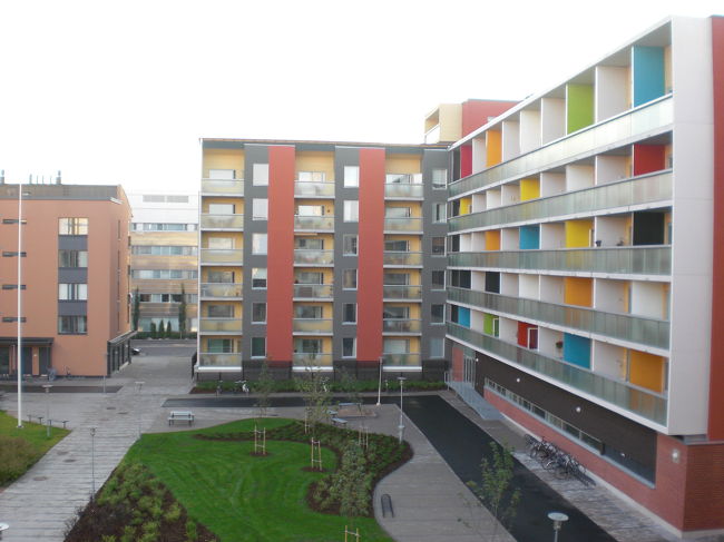 もう一枚、パチリ！<br /><br />カラフルでかわいい。ディベロッパーが違うのか、建物は近くにあっても<br />個性的な違いがありました。<br /><br />まだまだ住んでいる人は少ないです。<br /><br />我が家も住みたい。ぜひ。