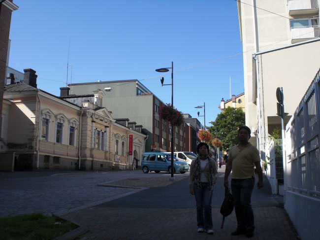 ・・・ということで？何とか町に着きました。<br /><br />がそこで、既にお腹がすいた３人組。<br />グルグルまわって・・・