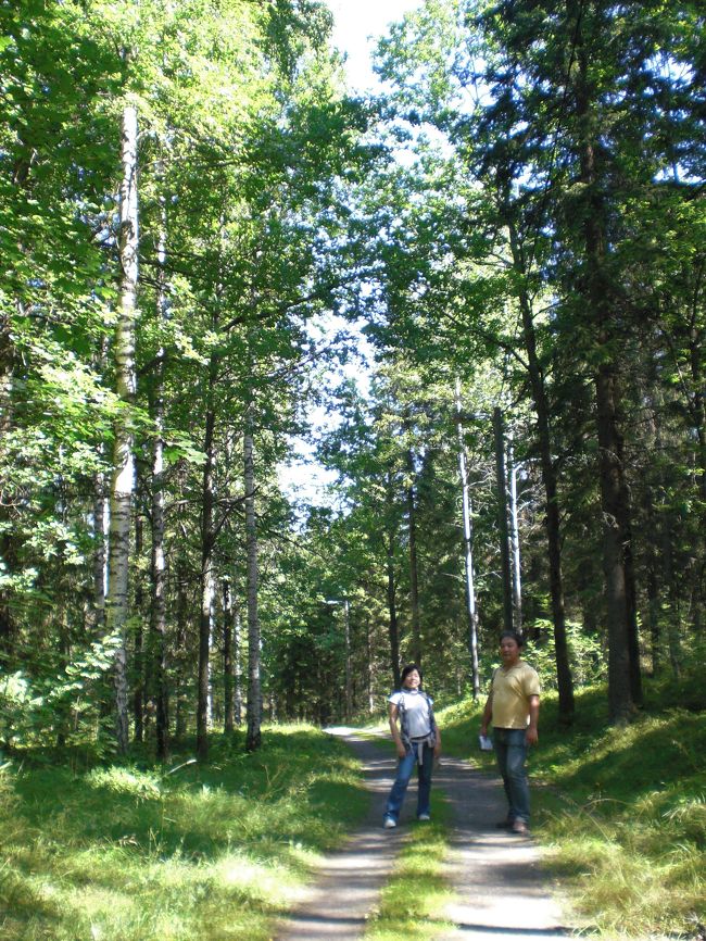 そしてここから、長い道のりです。<br /><br />目印になるものがほとんどありません。<br />たまに地図がありますが、英語表記ではないので、かなり厳しかったです。<br />湖もなかなか見えません。<br /><br />方位磁石持ってくればよかったと本気で思いました。