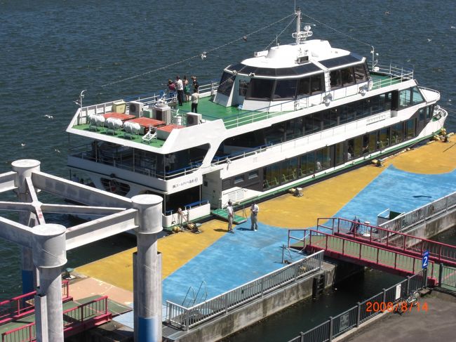 塩竈の遊覧船　　うみねこが飛んでいました。<br />これから　食べることが先なので…船は見るだけ、<br />さぁ　何食べようかな・・・