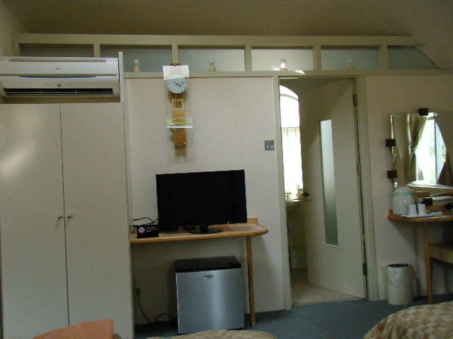 ベットからの眺め。<br /><br />扉の奥はバス・トイレです。