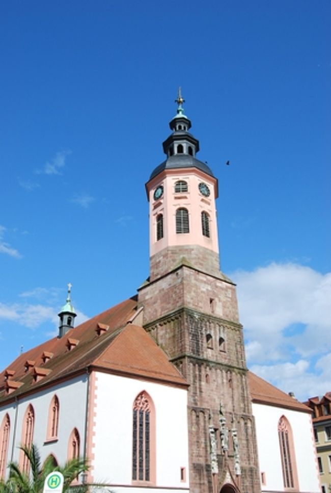 お風呂グッズを部屋に置き、街歩き開始。まずは街のシンボル・高台の上に立つ教会に。