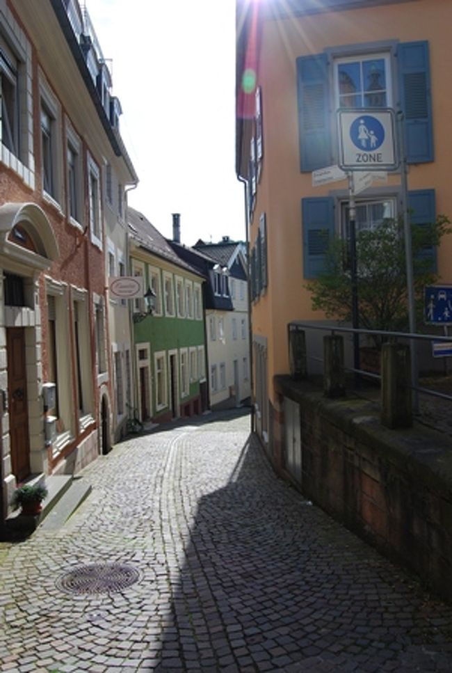 中心部分だけは坂の多いこの町。上がったり下がったりしながら「ヨーロッパの街」という雰囲気を楽しみます。